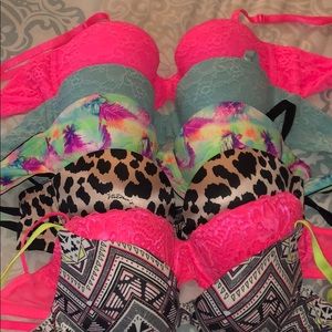 6 Victoria Secret bras